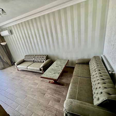 Апартаменты David APT 1A Батуми Экстерьер фото