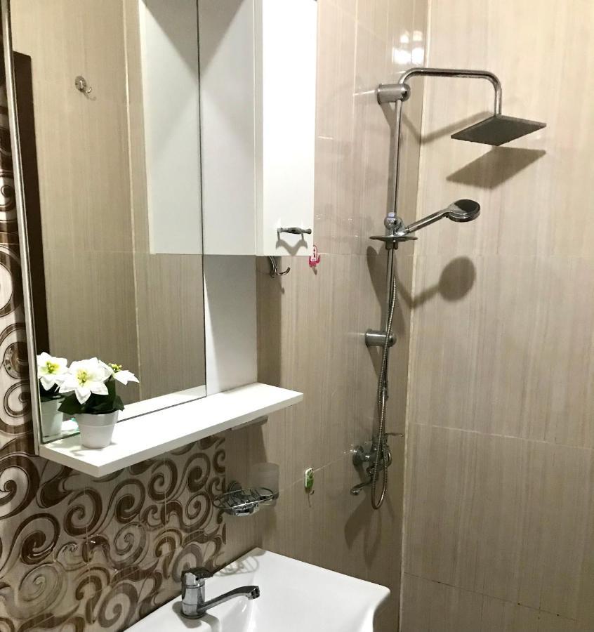 Апартаменты David APT 1A Батуми Экстерьер фото