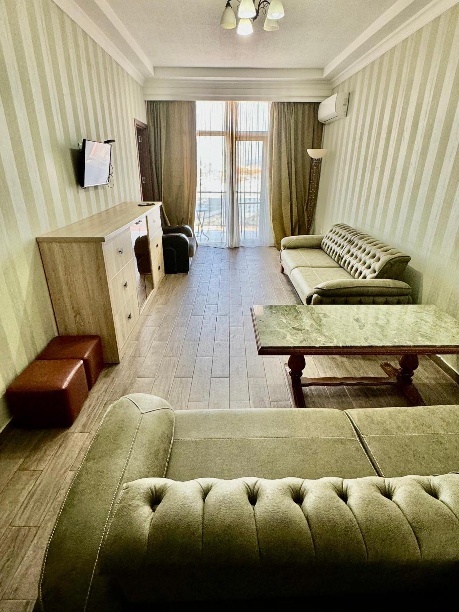 Апартаменты David APT 1A Батуми Экстерьер фото