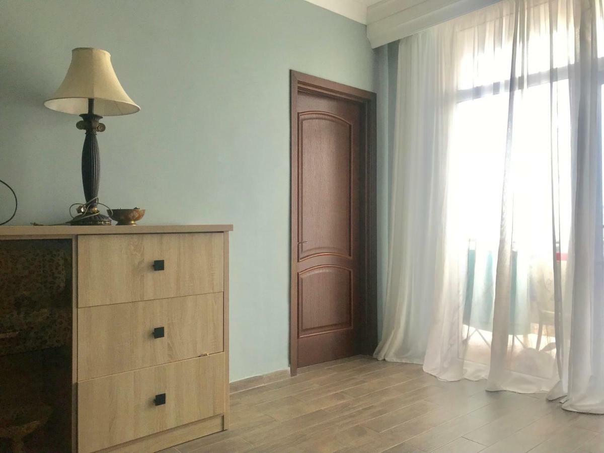 Апартаменты David APT 1A Батуми Экстерьер фото